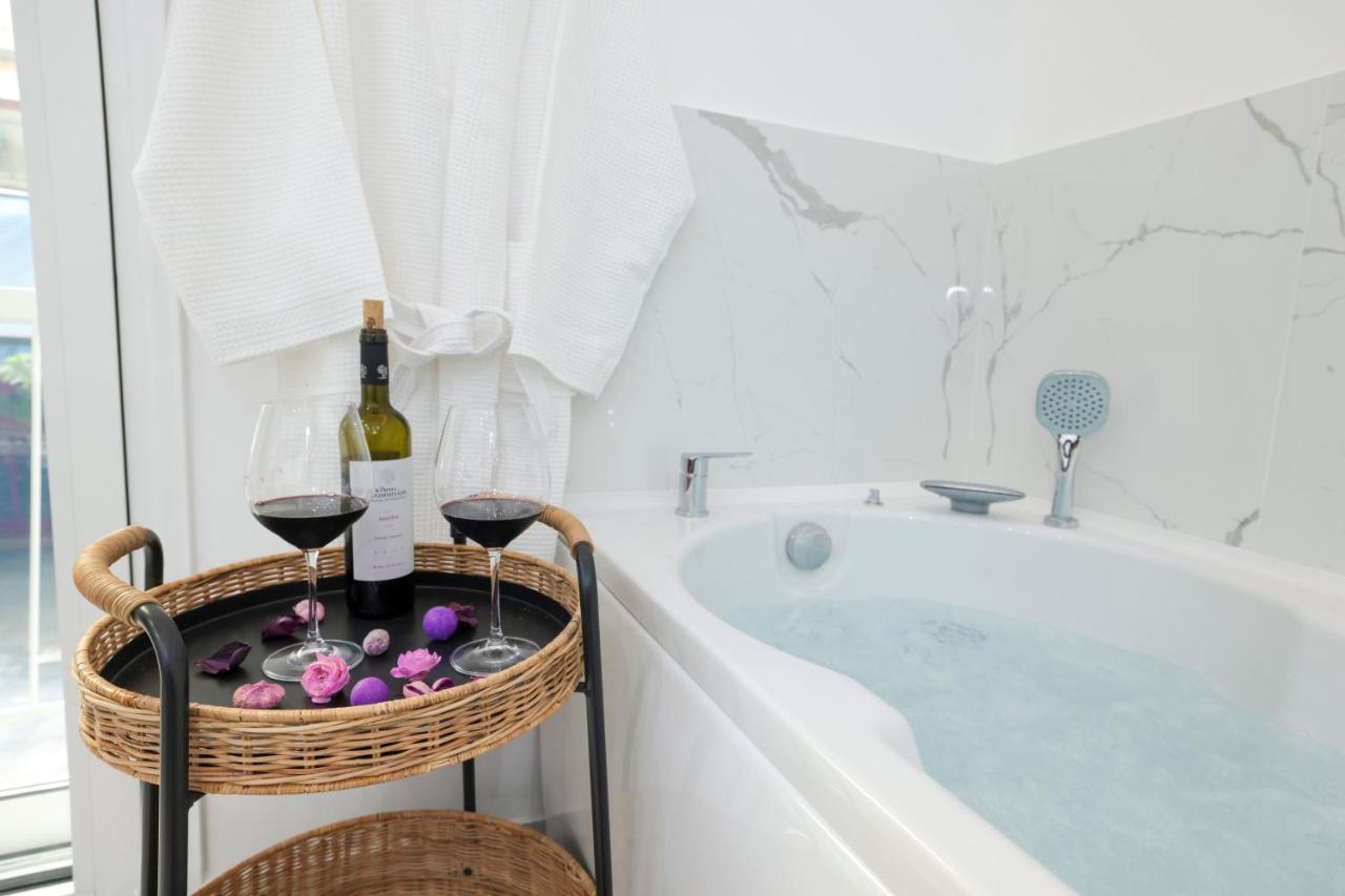 Apollo 2 Bd Jacuzzi Suite Atenas Exterior foto